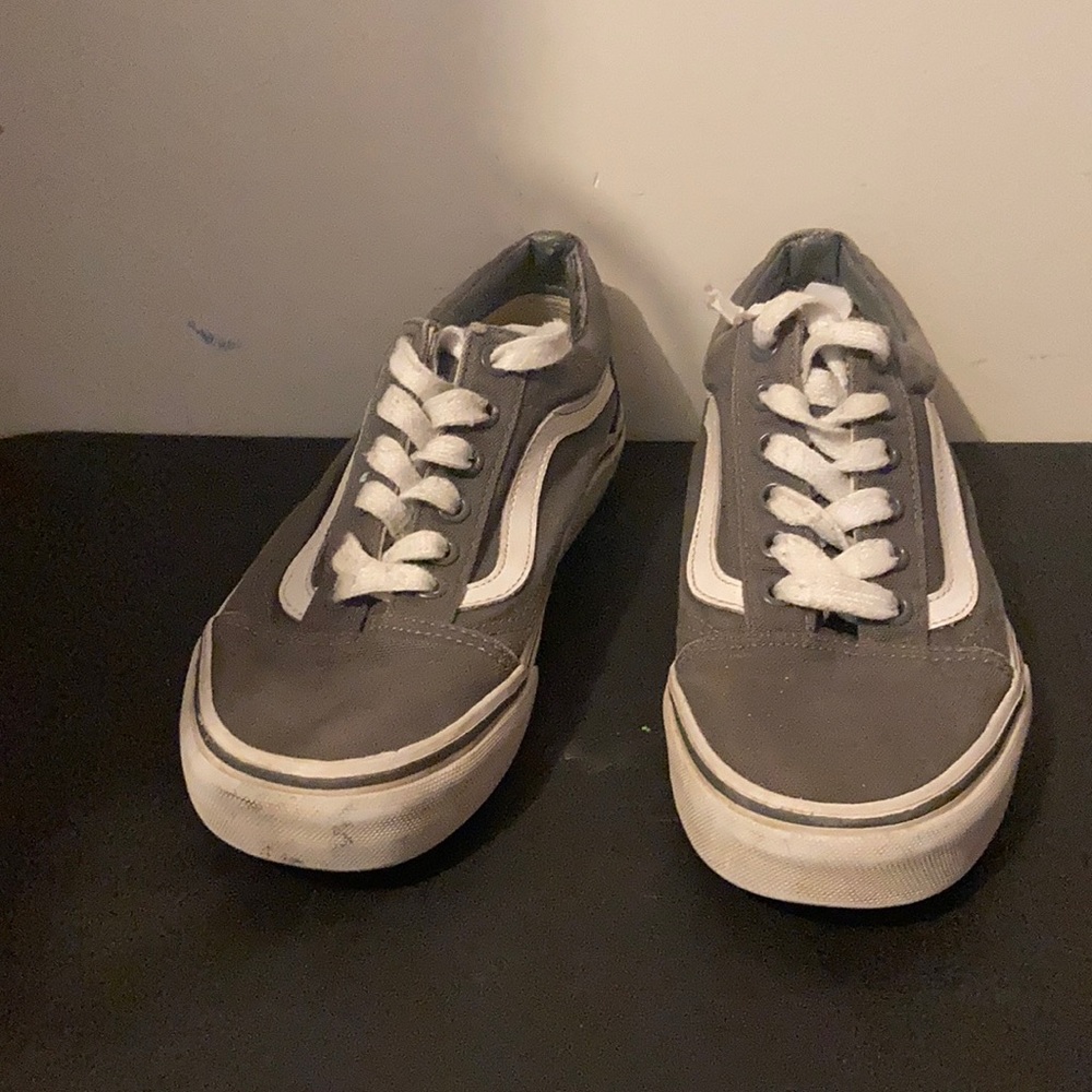 Vans size women’s 7 men’s 5.5